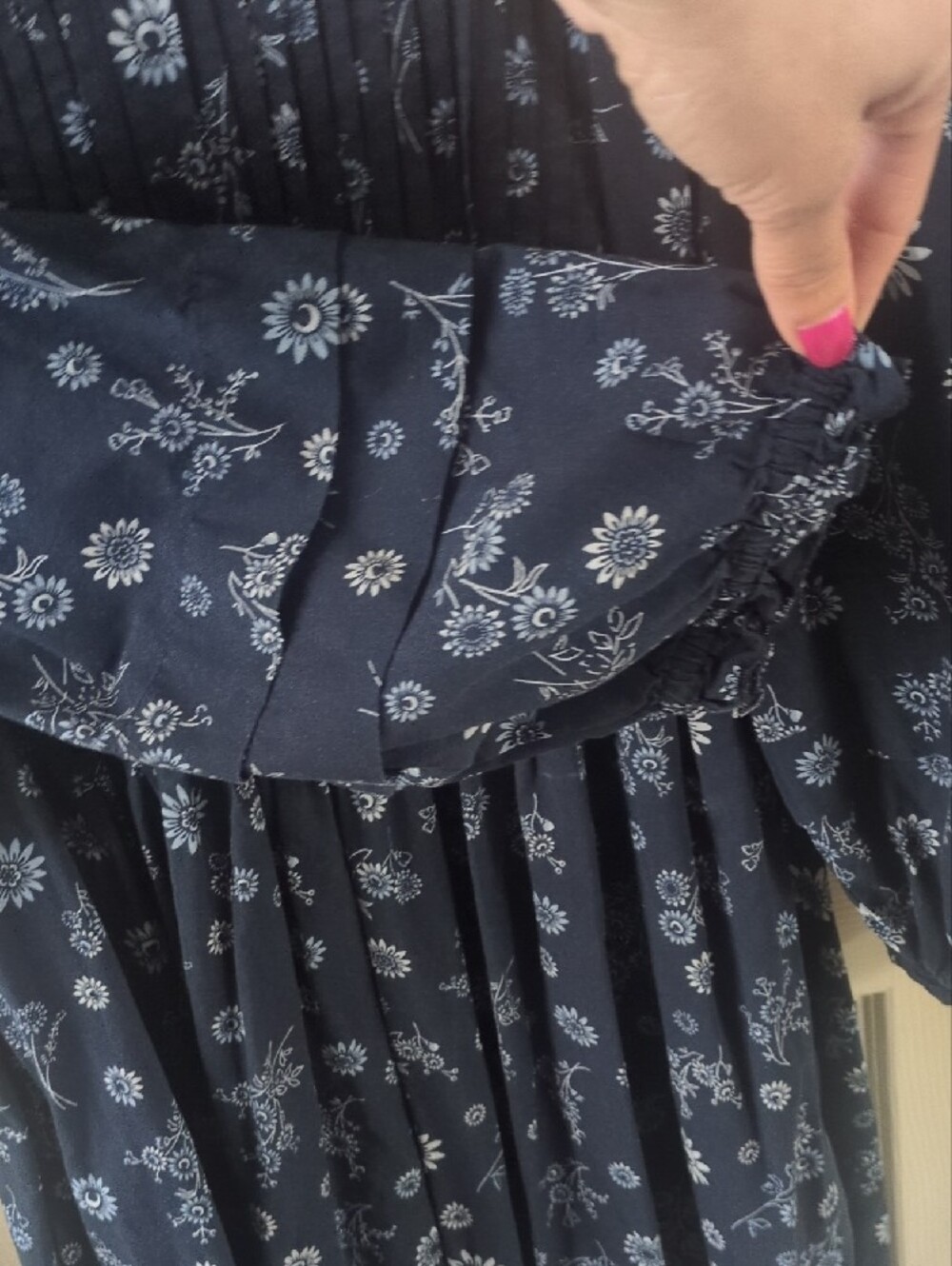 Madewell Navy and White Floral Pintuck Dress Sz M Ptp20 - Picture 3 of 4